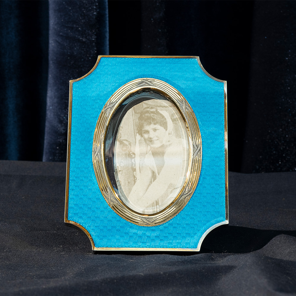 Blue frame with engraved oval