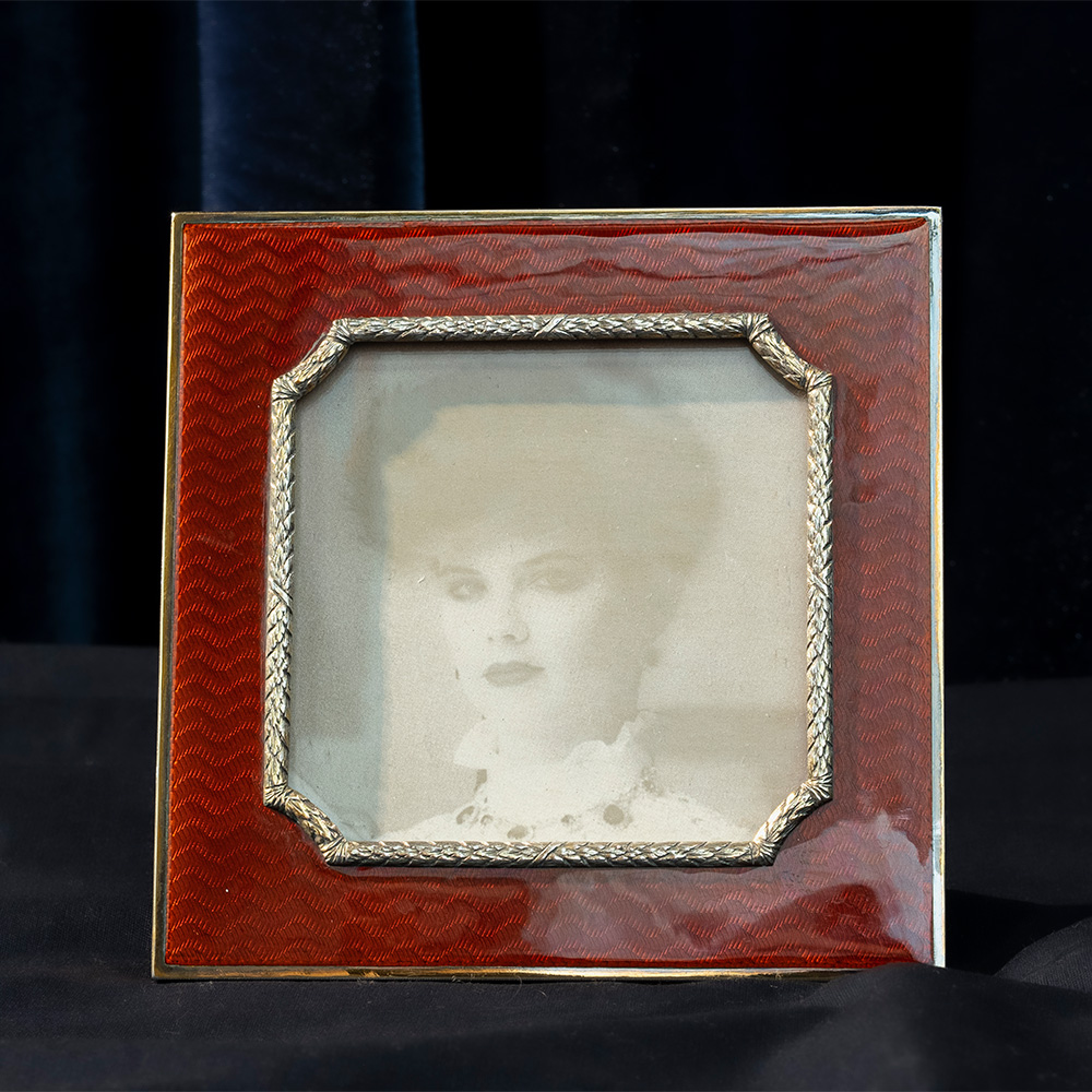 Square frame in red enamel